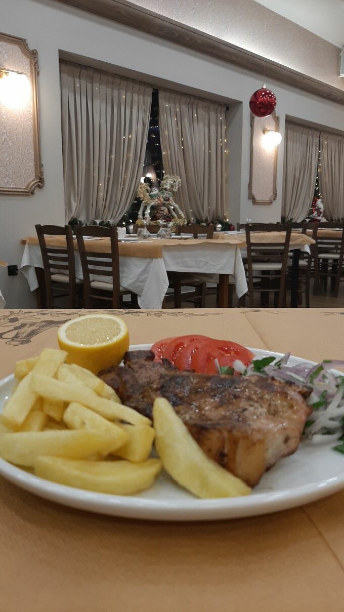 Παραμονή Χριστουγέννων στο Δήμαρχος Grill & Wine με ειδικό εορταστικό menu.